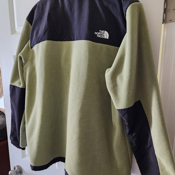 The Northface Green Fleece Zip Jacket - Picture 2 of 5